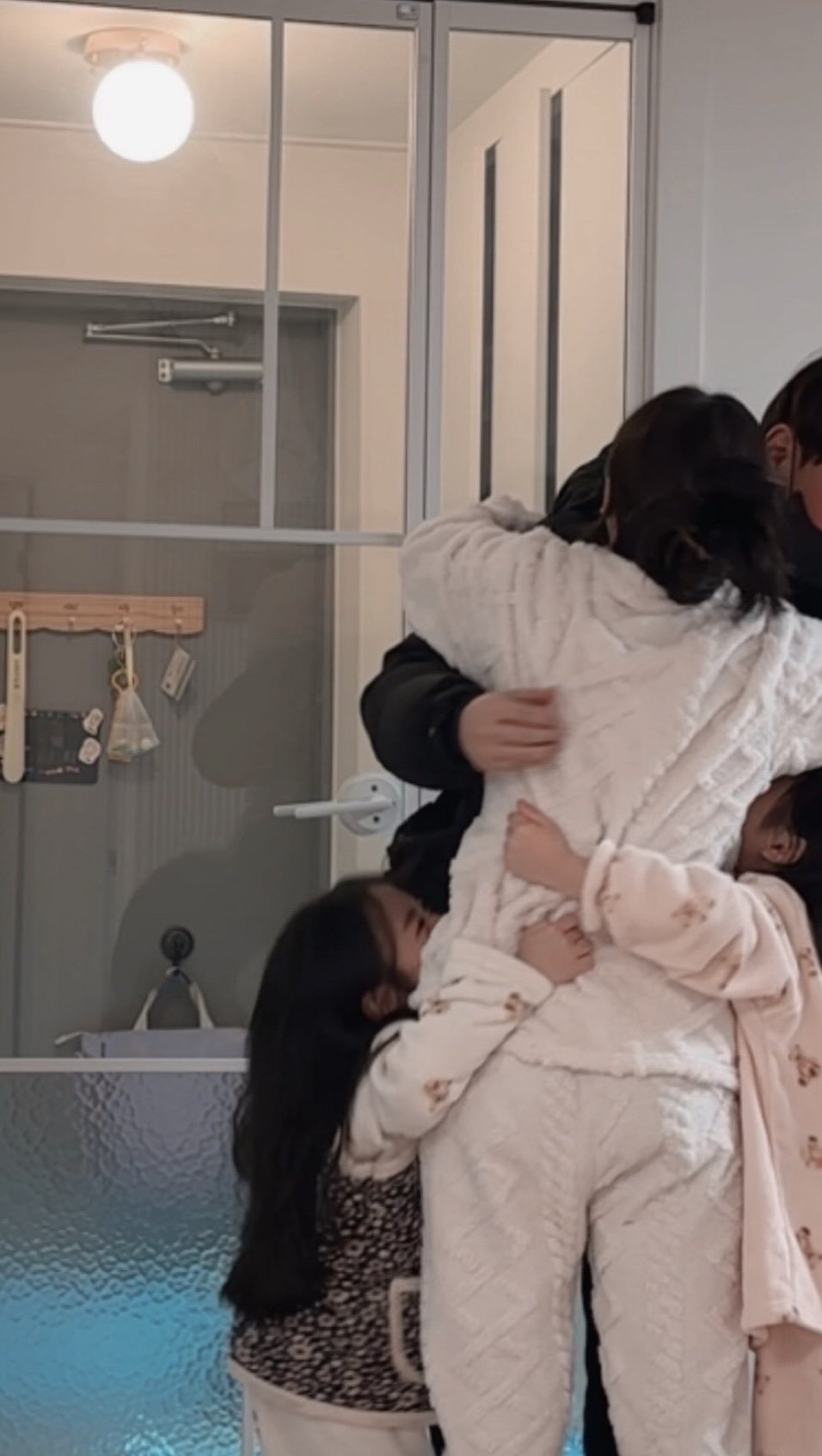 lovely_linda0912 게시물 이미지: 꼭 해보고 싶었던 이벤트ㅋㅋ
드디어 해봄 🤍
우리 남편 너무너무 사랑해...