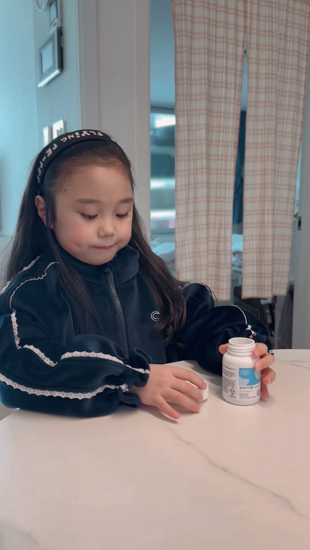 lovely_linda0912 게시물 이미지: 방학만 되면 왜 이렇게
아이들이 소파랑 한 몸이 되는 걸까요…😅

잘 먹고 통통한...