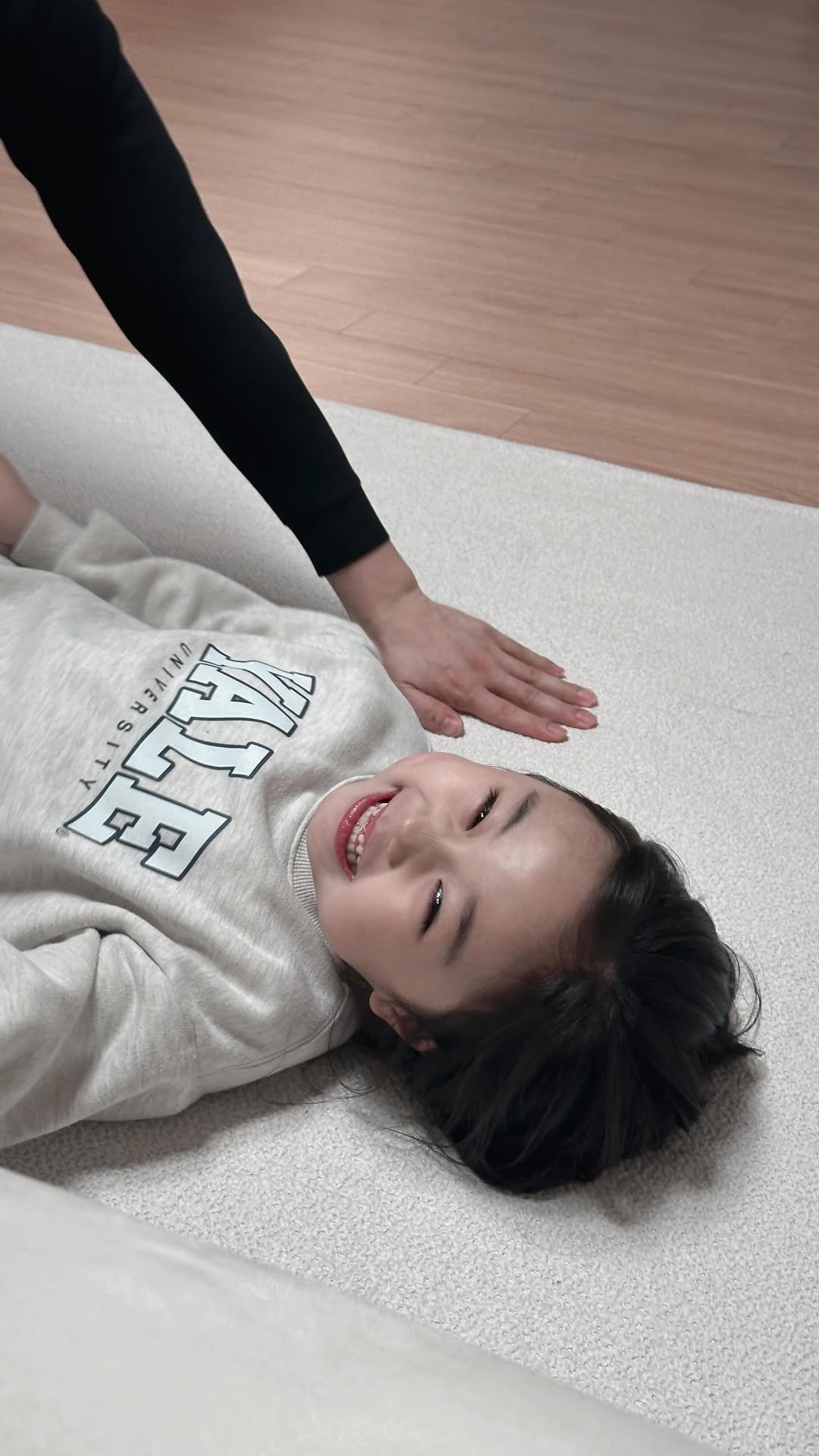 lovely_linda0912 게시물 이미지: 아빠랑 지유의 햄볶한 시간ㅋㅋㅋㅋㅋㅋ
ㅋㅋ아빠는 뭘 하고 있는걸까요...