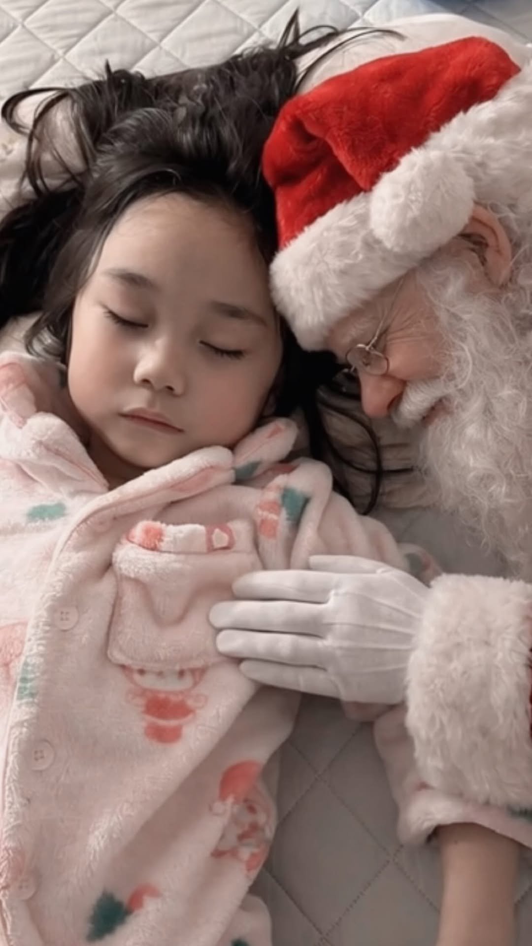 lovely_linda0912 게시물 이미지: 울애기들 메리크리스마스🫶

좋은세상이라 동심지키기 완료🥹
ㅎㅎㅎ 행복한...