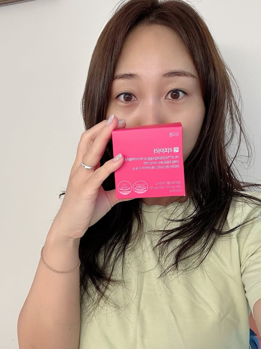 Photo shared by 박혜진 ㅣ 지아,지유 (아유맘)👧🏻 on September 26, 2025 tagging @repiera_ddr. May be an image of 1 person, lipstick, hair, bar soap and text.