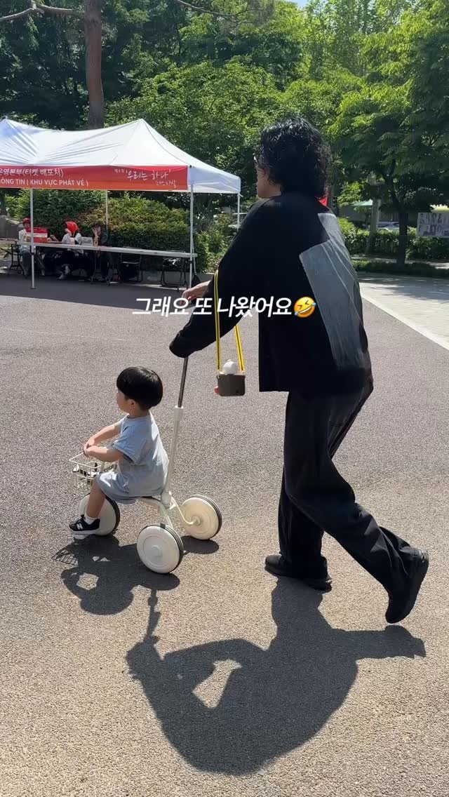 lovely_real_yeon 게시물 이미지: 주말 빡쎄다^^…..

# 평화로운로둥이네