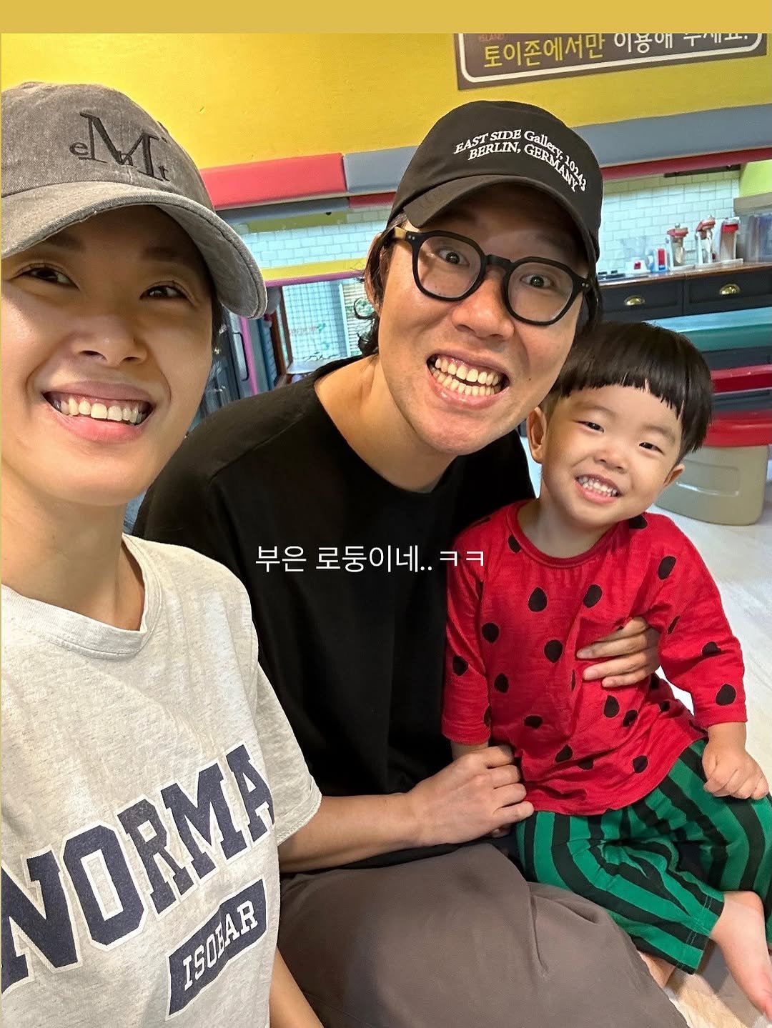 Photo shared by 로둥이네 | 로건맘 on September 28, 2025 tagging @babyoksy, and @syok100826. May be a selfie of 2 people, people smiling, watermelon, hat and text.