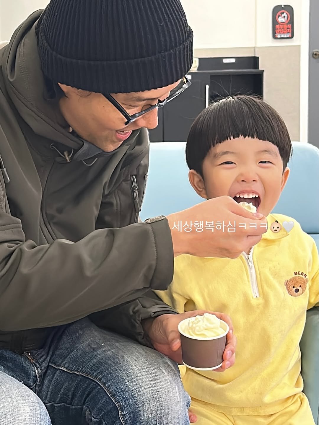 Photo shared by 로건맘 on December 21, 2025 tagging @syok100826. May be an image of child, duffle coat, gelato, cornflower and text.