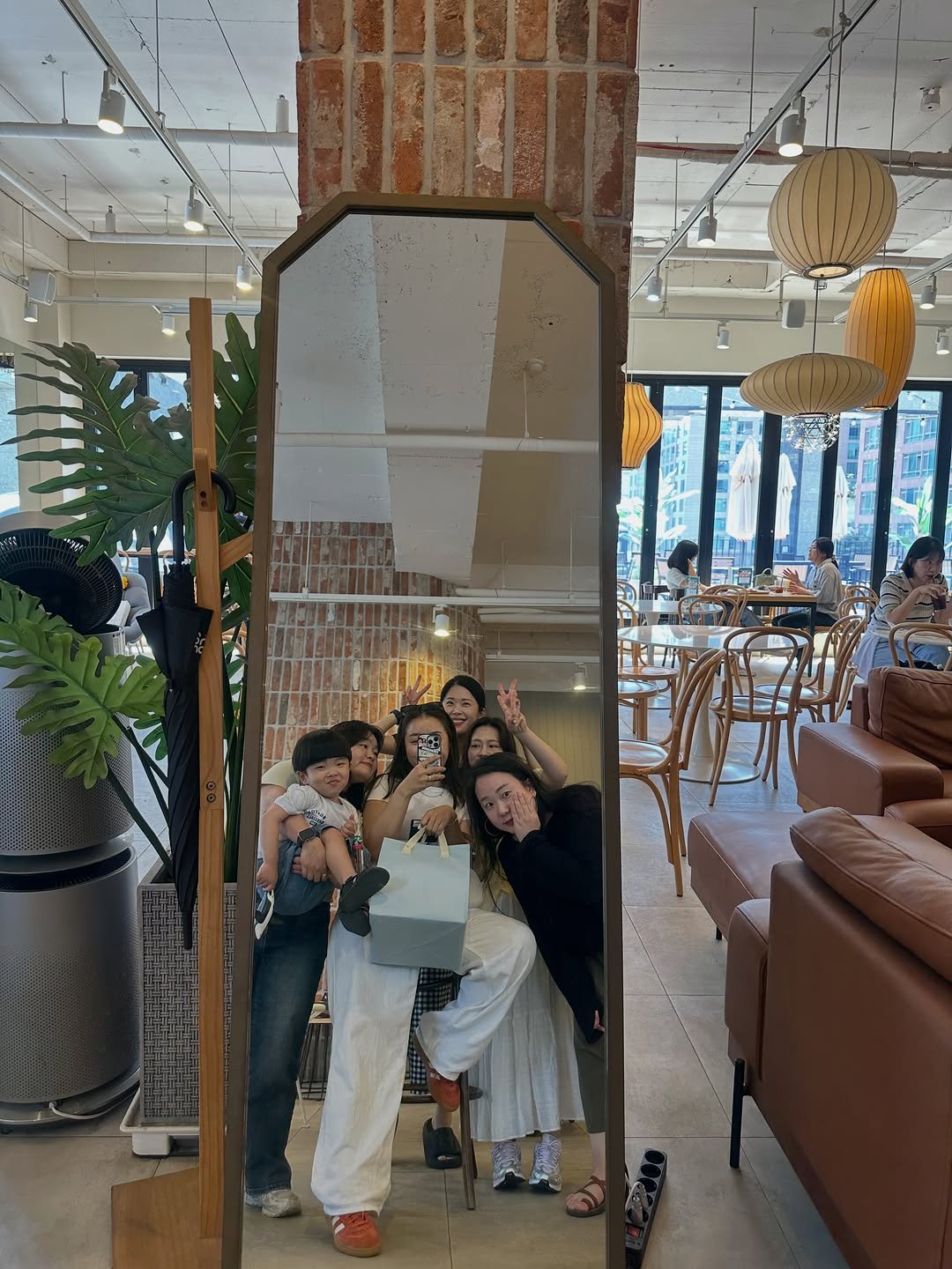 lovely_real_yeon 게시물 이미지: 얼마만에 다같이 모인거야🥹♥️

# 우리다혜시집간다
# 다음은누구차례얌