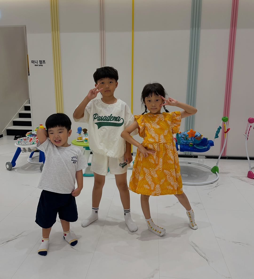 lovely_real_yeon 게시물 이미지: 주말은 가족과 행복하게 마무리👶🏻♥️

# 서울찍고성남찍고
# 로둥이네