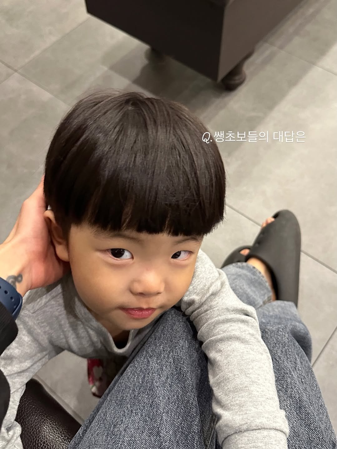 Photo shared by 로건맘 | 육아정보 온라인수익 on November 01, 2025 tagging @syok100826. May be an image of baby, hair and text that says '쌩초보들의 대답은'.