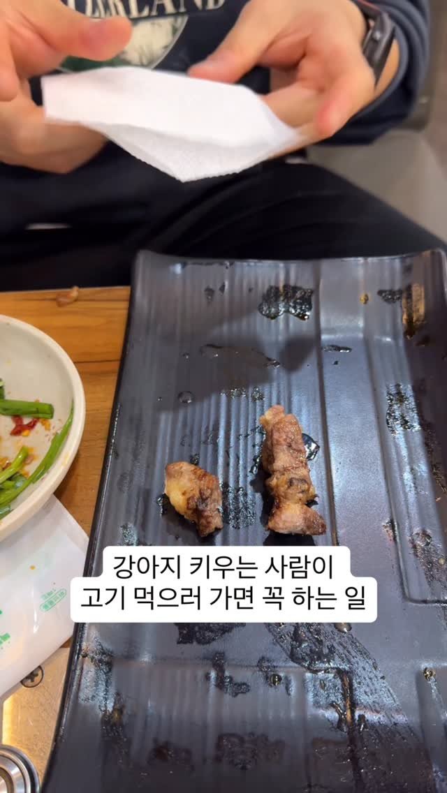 lovely_taeny 게시물 이미지: 주머니에 기름 묻어서 축축해져도
집에서 나만 기다리는 우리 똥강아지들...