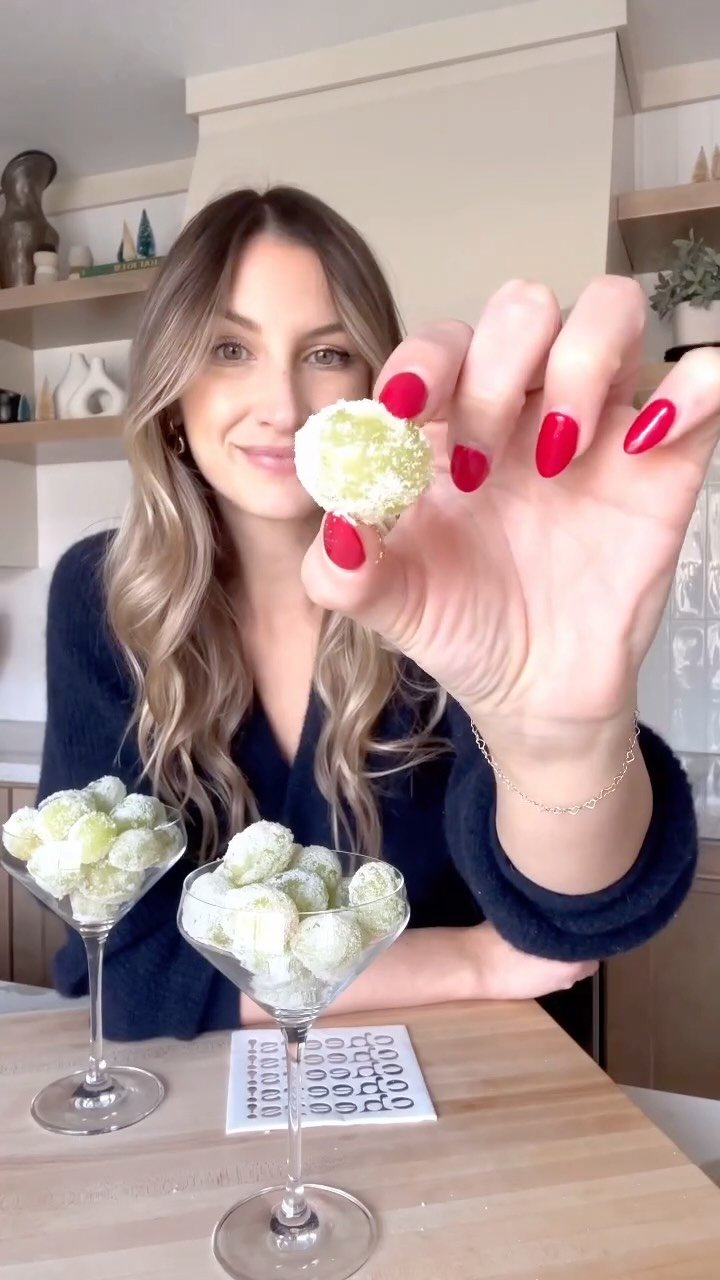 lovelydelites 게시물 이미지: If I’m eating 12 grapes under a table, they...