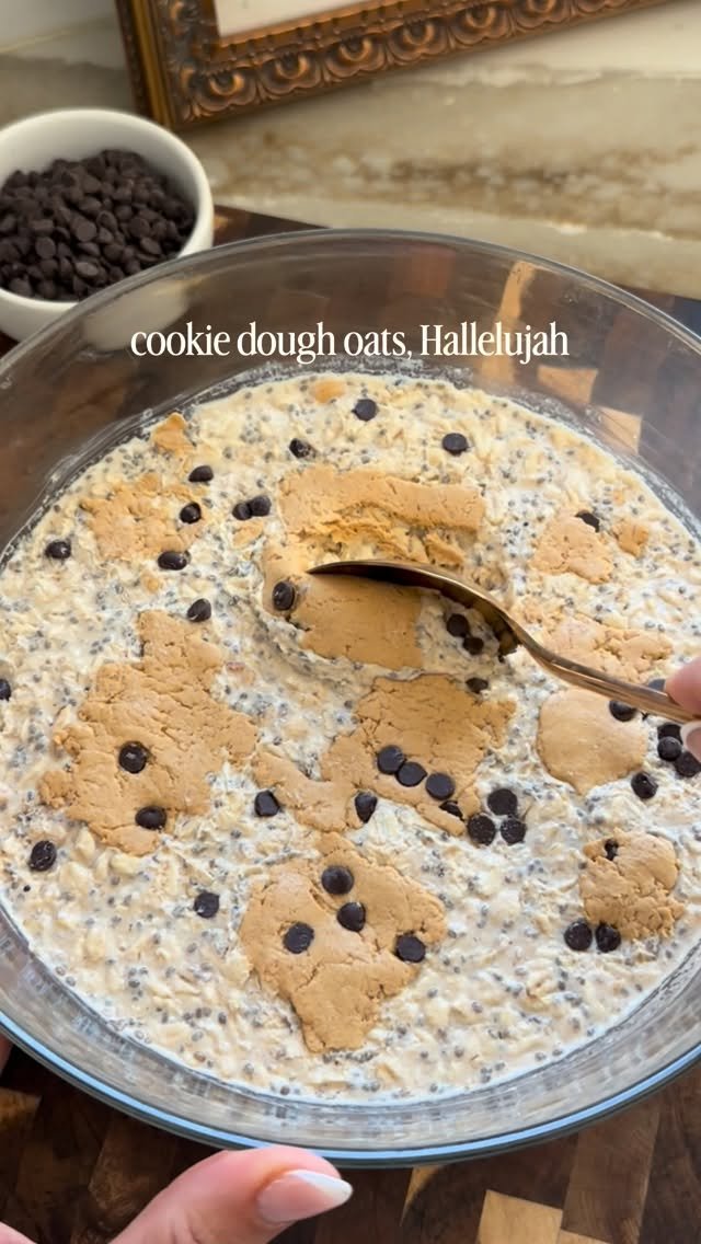 lovelydelites 게시물 이미지: add everything to a bowl and breakfast is...