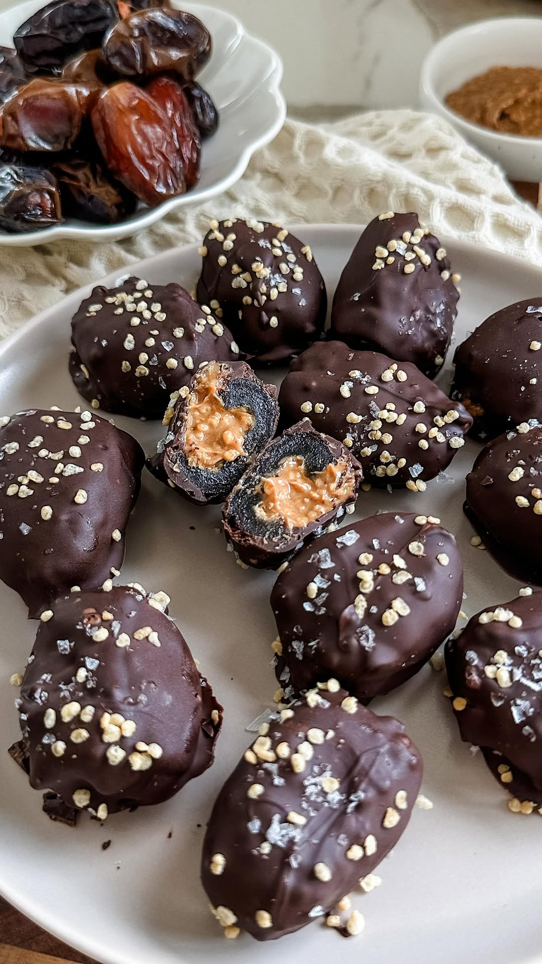 lovelydelites 게시물 이미지: Basically a healthy crunch bar 🤤 

comment...