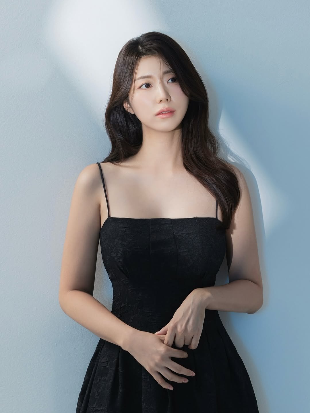 Photo shared by 김제니 on October 16, 2025 tagging @okid_korea, @okid.studio, @okid_subin, @kim_vely_528, @deunssol, and @__heute__.