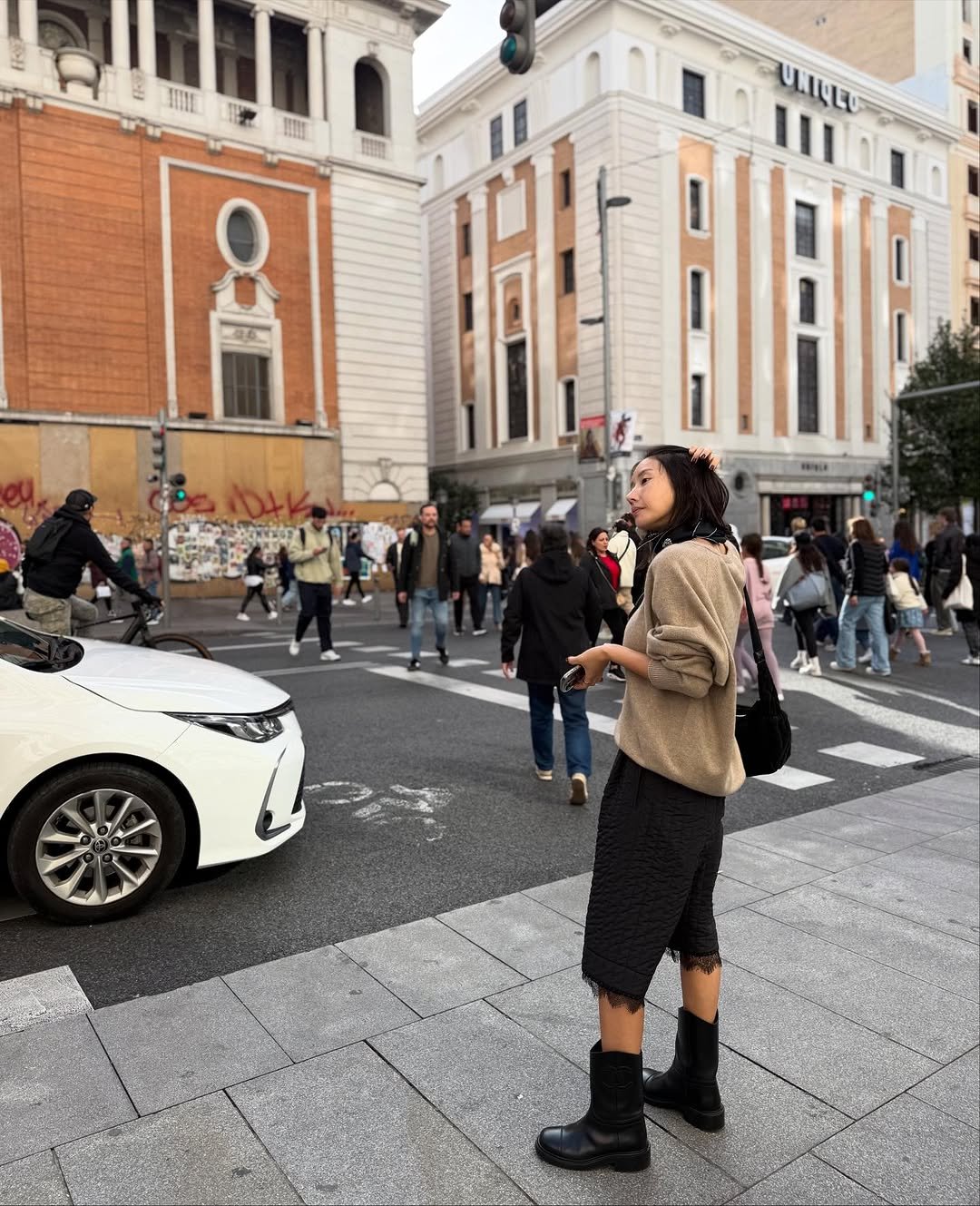 Photo shared by ok myeongji on November 10, 2025 tagging @lovemomomom_official. May be an image of one or more people, Piazza di Spagna, street, the Pantheon, The Trevi Fountain and text.