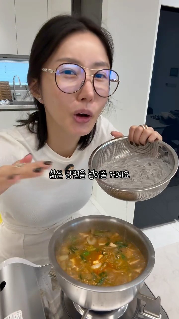 lovemomo0209 게시물 이미지: -
오늘 오전 라이브 를 끝내놓고
냉장고 를 열어보니 싱싱한 "바지락" 이...