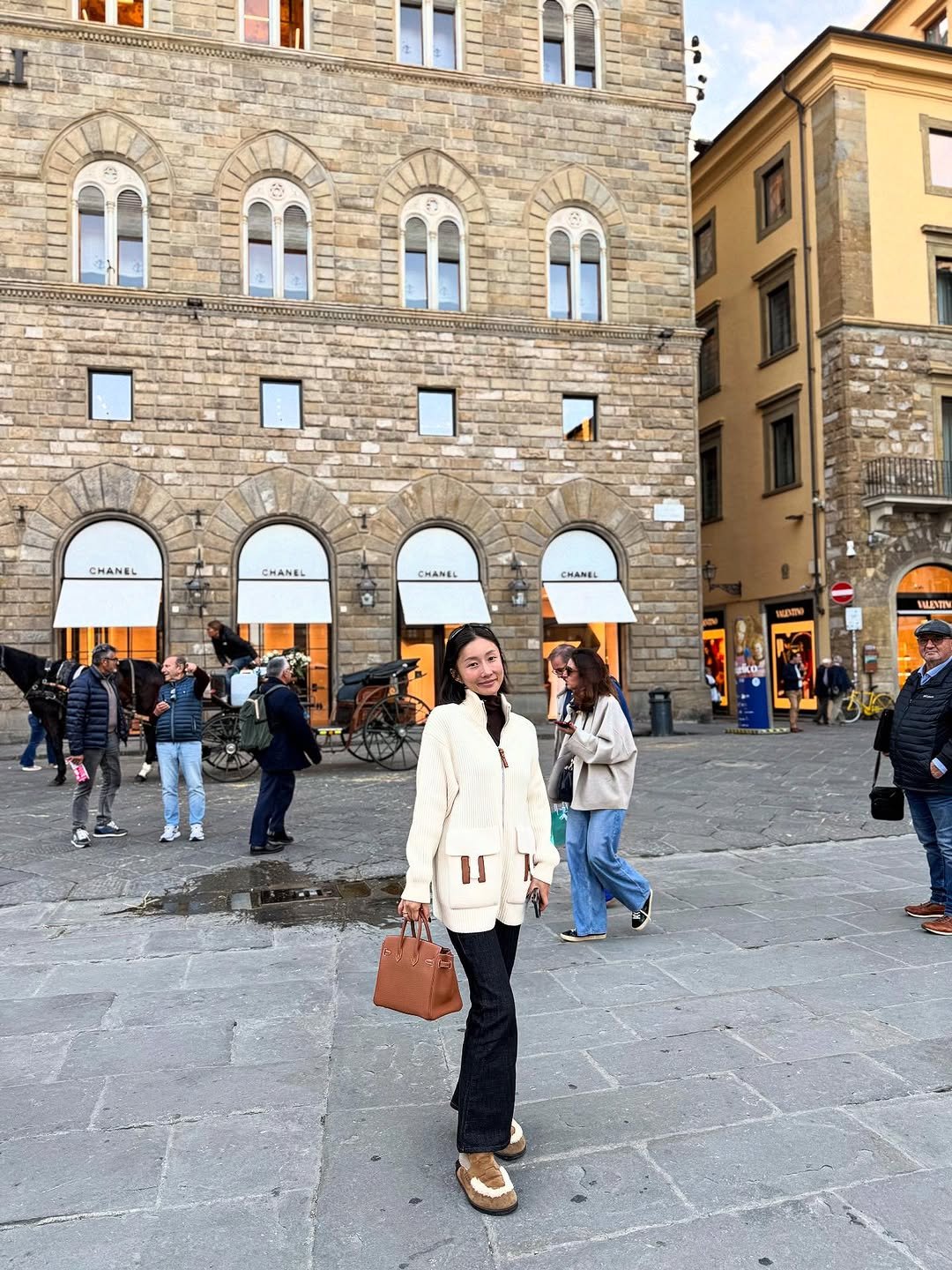 Photo shared by ok myeongji on November 13, 2025 tagging @lovemomomom_official. May be an image of the Arno River and text.