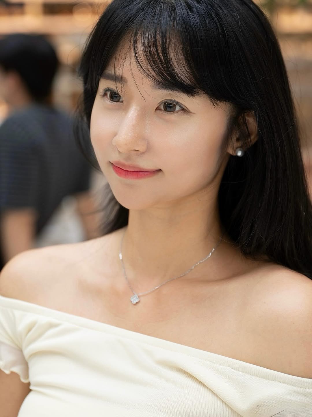 Photo by 러브썸진아 | 민진아 on September 03, 2025. May be a closeup of 1 person, hair, smiling, outdoors and text.