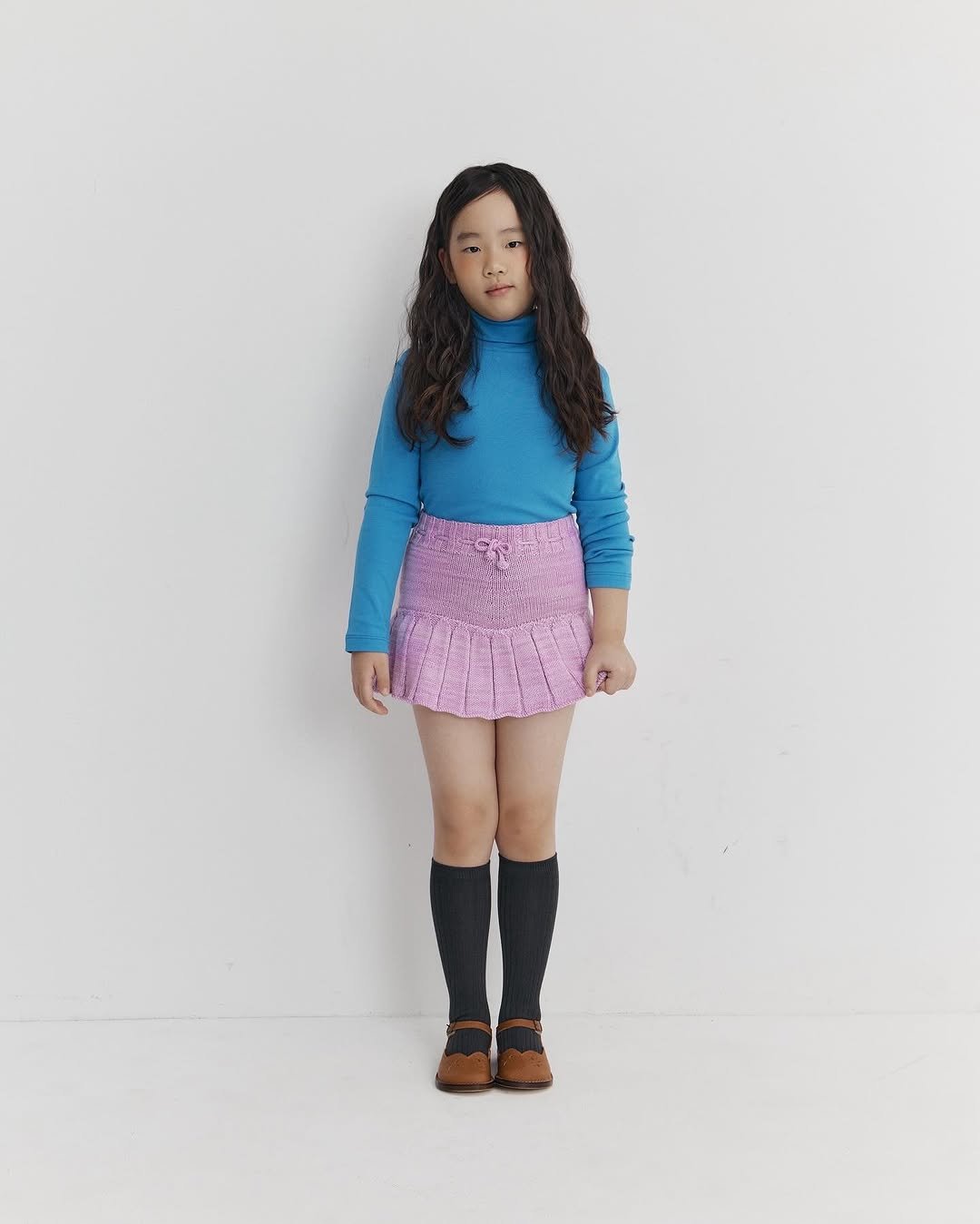 Photo by RATOTO/자체제작 on October 27, 2025. May be an image of doll, skirt, knit, miniskirt, turtleneck and text.