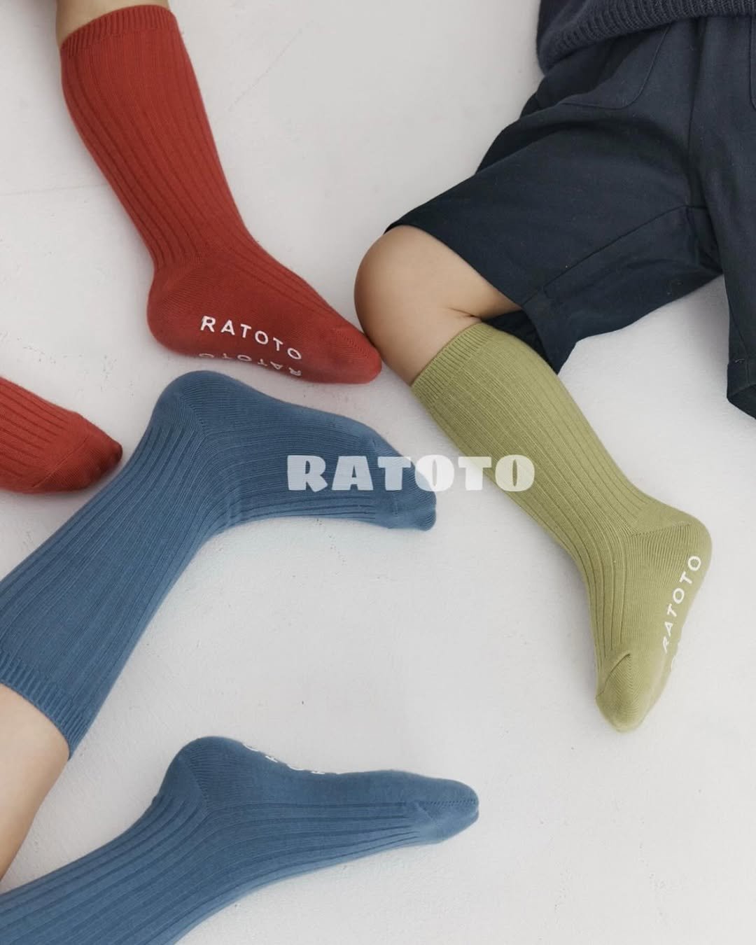 Photo by RATOTO/자체제작 on October 27, 2025. May be an image of tights, sock and text.