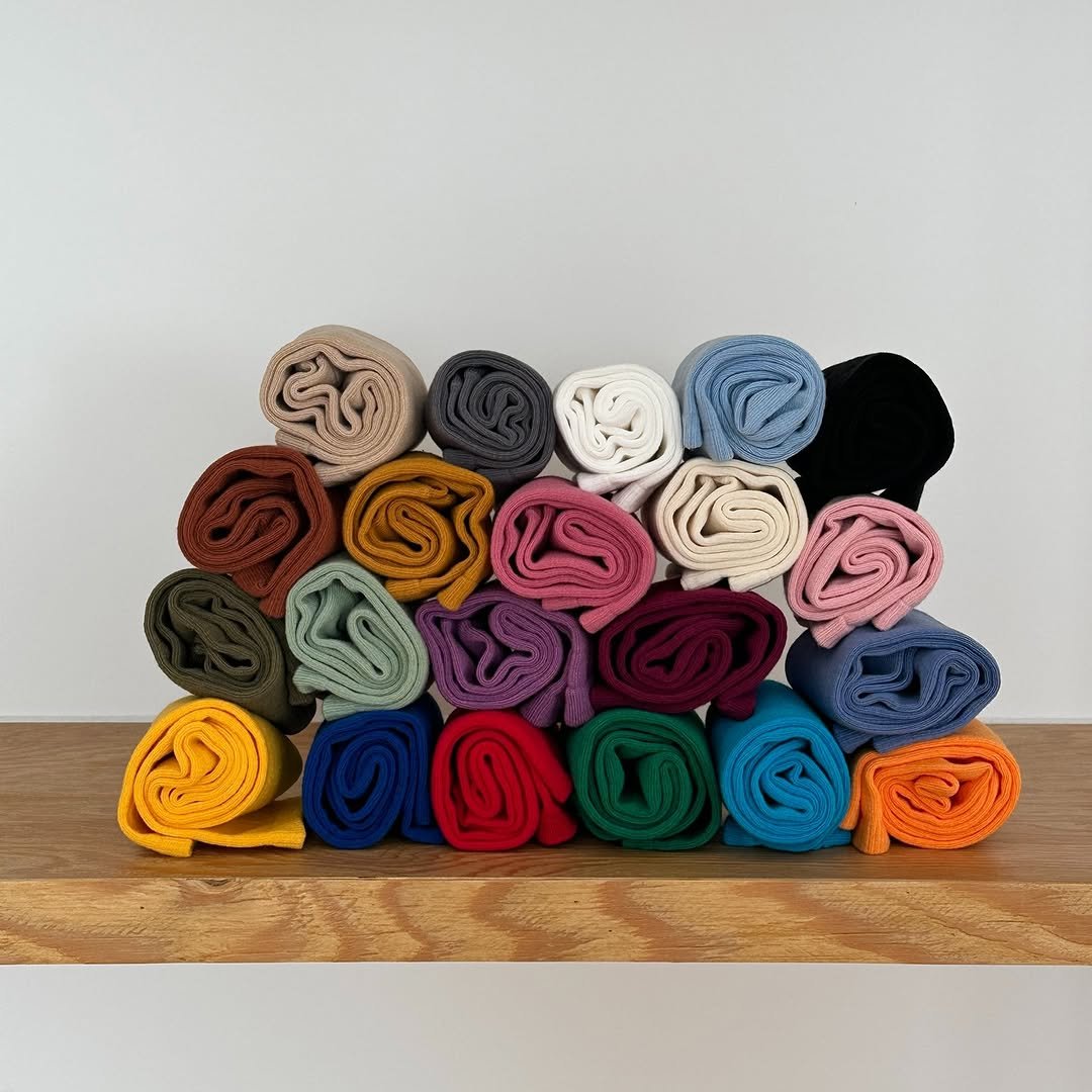 Photo by RATOTO/자체제작 on February 09, 2026. May be an image of towel, towel rack, blanket, wool, rack and text.