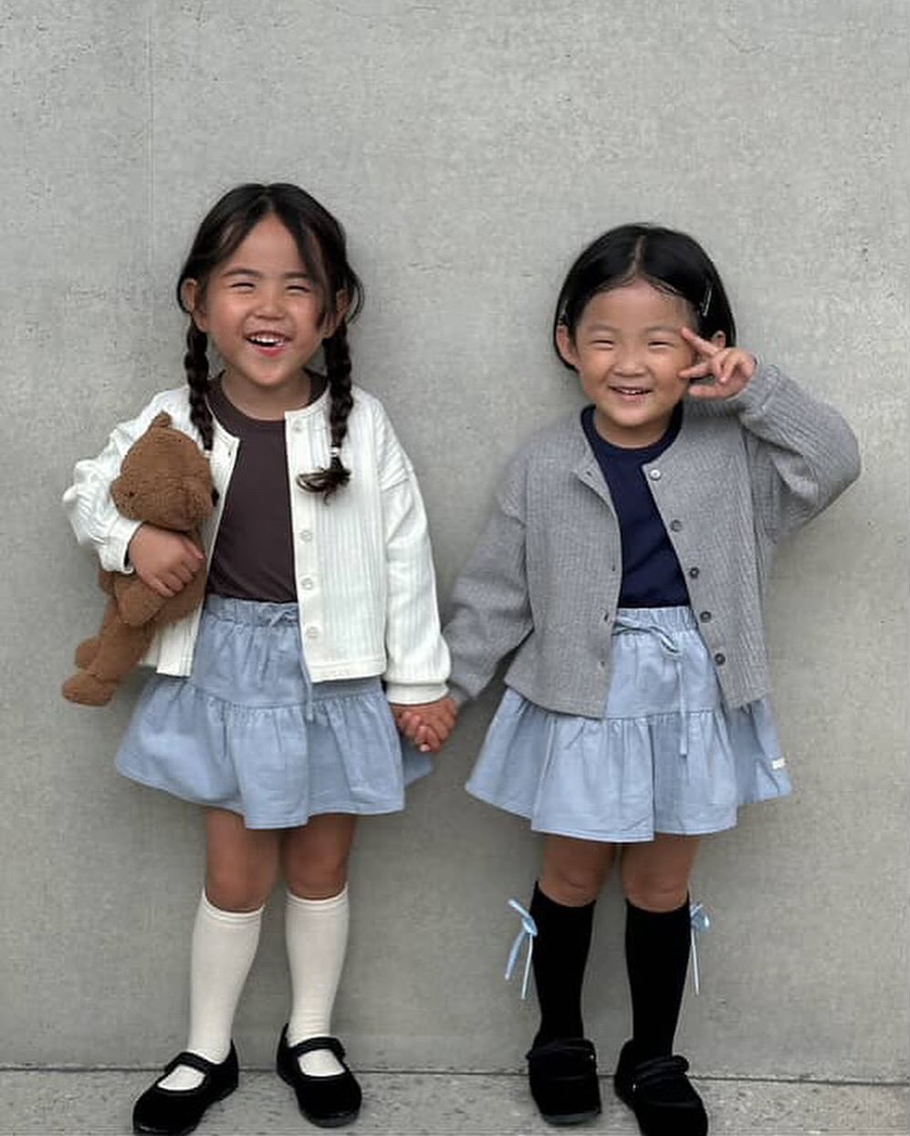 Photo by RATOTO/자체제작 on September 11, 2025. May be an image of 2 people, child, duffle coat and text.