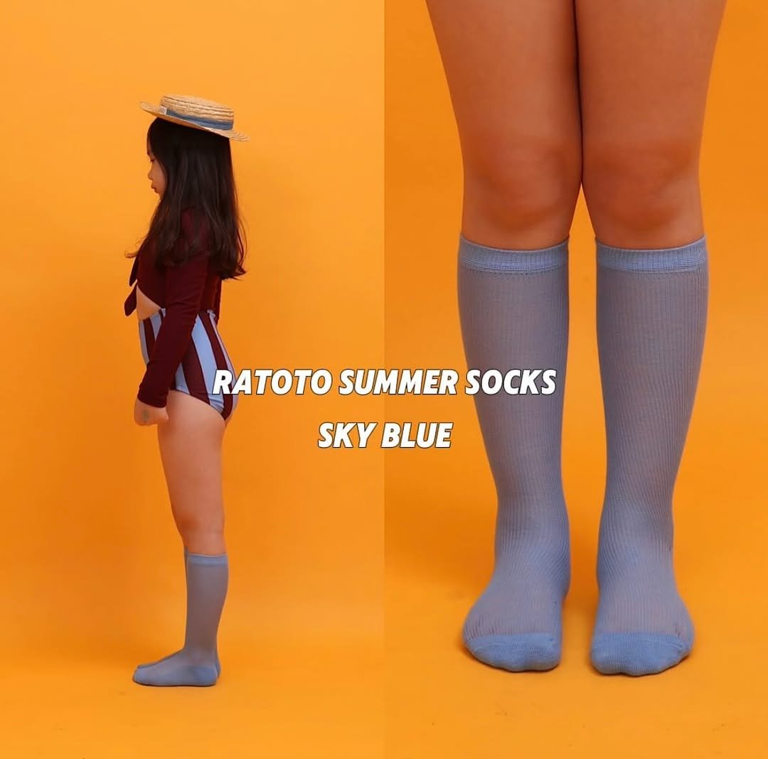 Photo by RATOTO/자체제작 on June 23, 2025. May be an image of 1 person, sock and text that says 'RATOTOSUMMERSOCKS RATOTO SUMMER SOCKS SKY BLUE'.