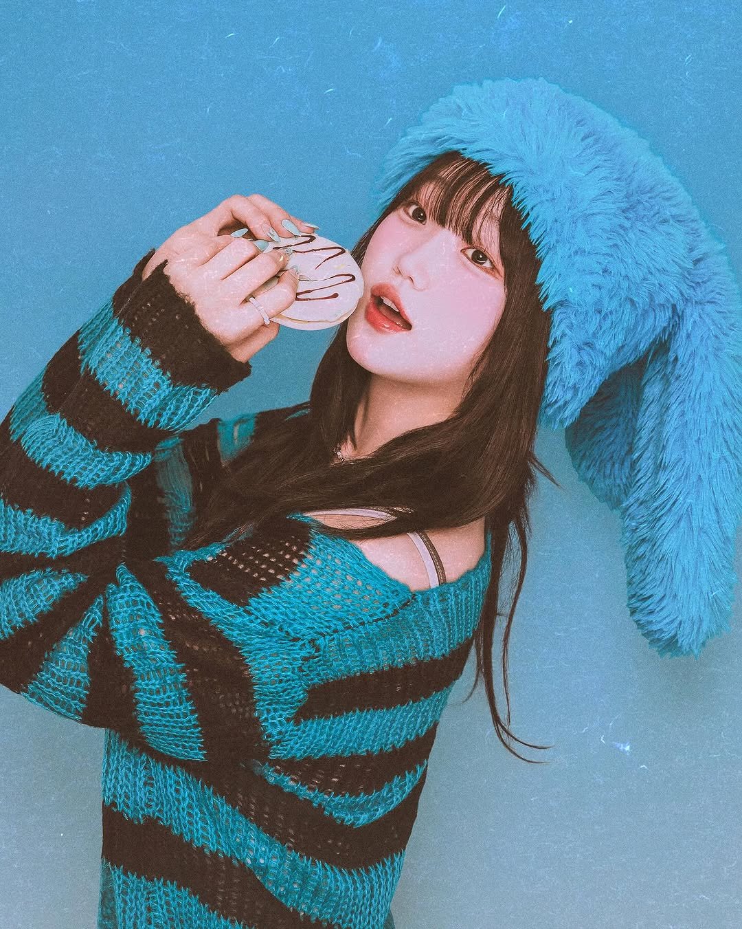 Photo shared by 강예빈 on September 14, 2025 tagging @asle_films.u. May be an image of 1 person, hair, duffle coat, sweater, top and text.
