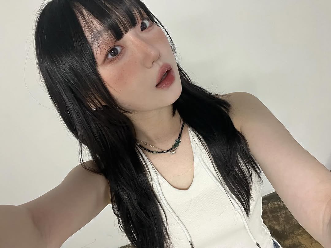 Photo by 강예빈 on July 26, 2025. May be an image of one or more people, hair and text.