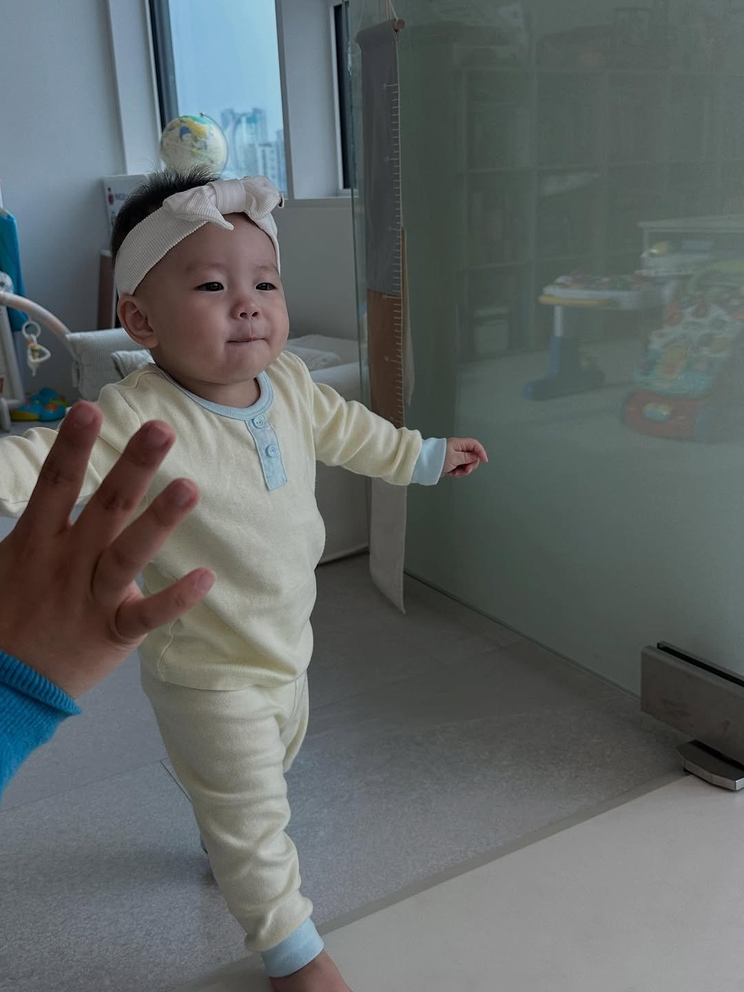 Photo by 이윤아 (태요미네) on November 04, 2025. May be an image of baby, standing, diaper, hospital and text.