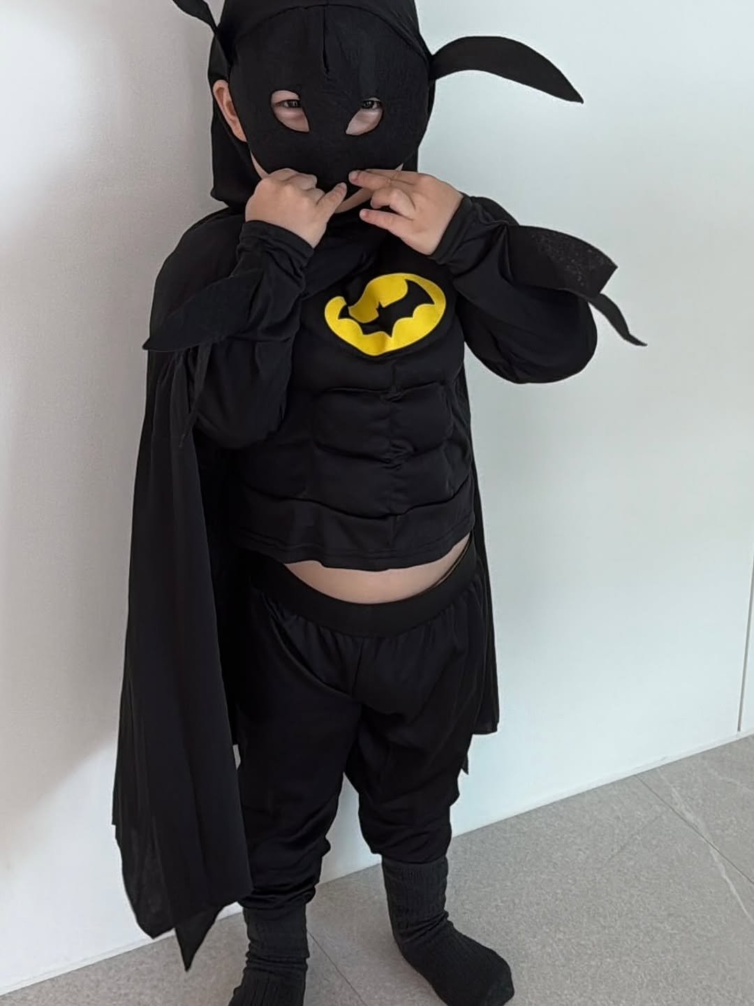 Photo by 이윤아 (태요미네) on November 05, 2025. May be an image of cloak, costume and text.