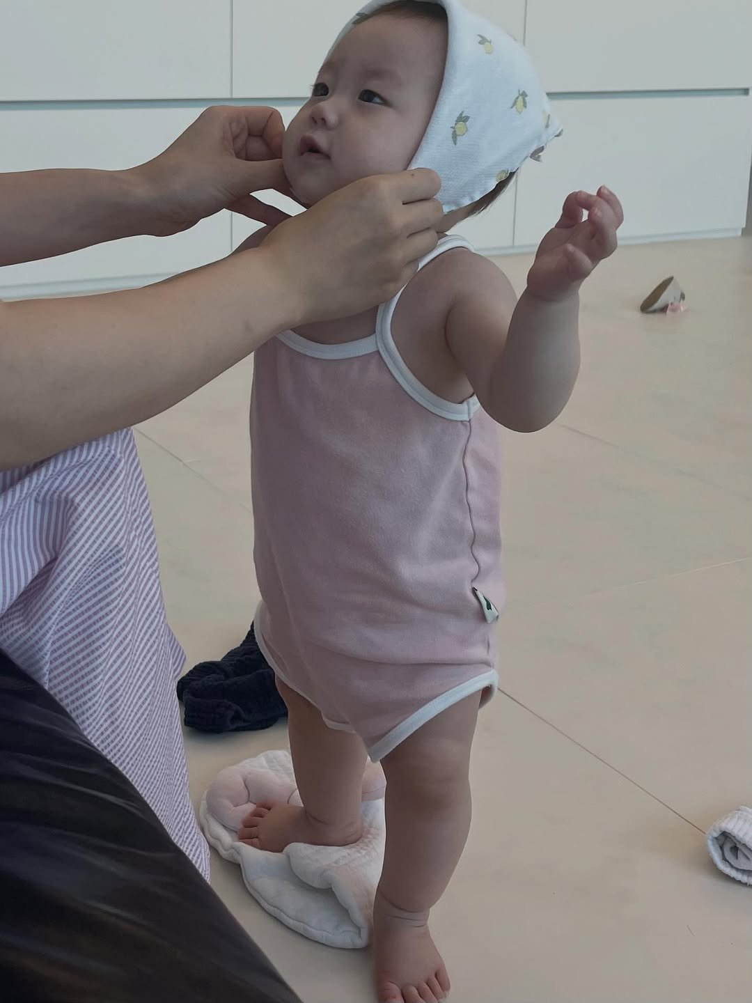 Photo by 이윤아 (태요미네) on September 18, 2025. May be an image of 1 person, baby, diaper, baby shoes and text.
