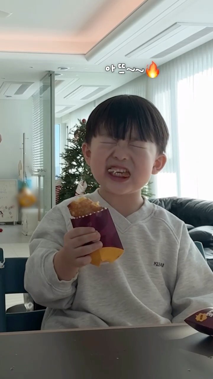 lovtaeha 게시물 이미지: #광고 고구마와 크림치즈가 가득한 버거킹 신메뉴 진짜 맛있게 먹었태하 🤎 

겨울...