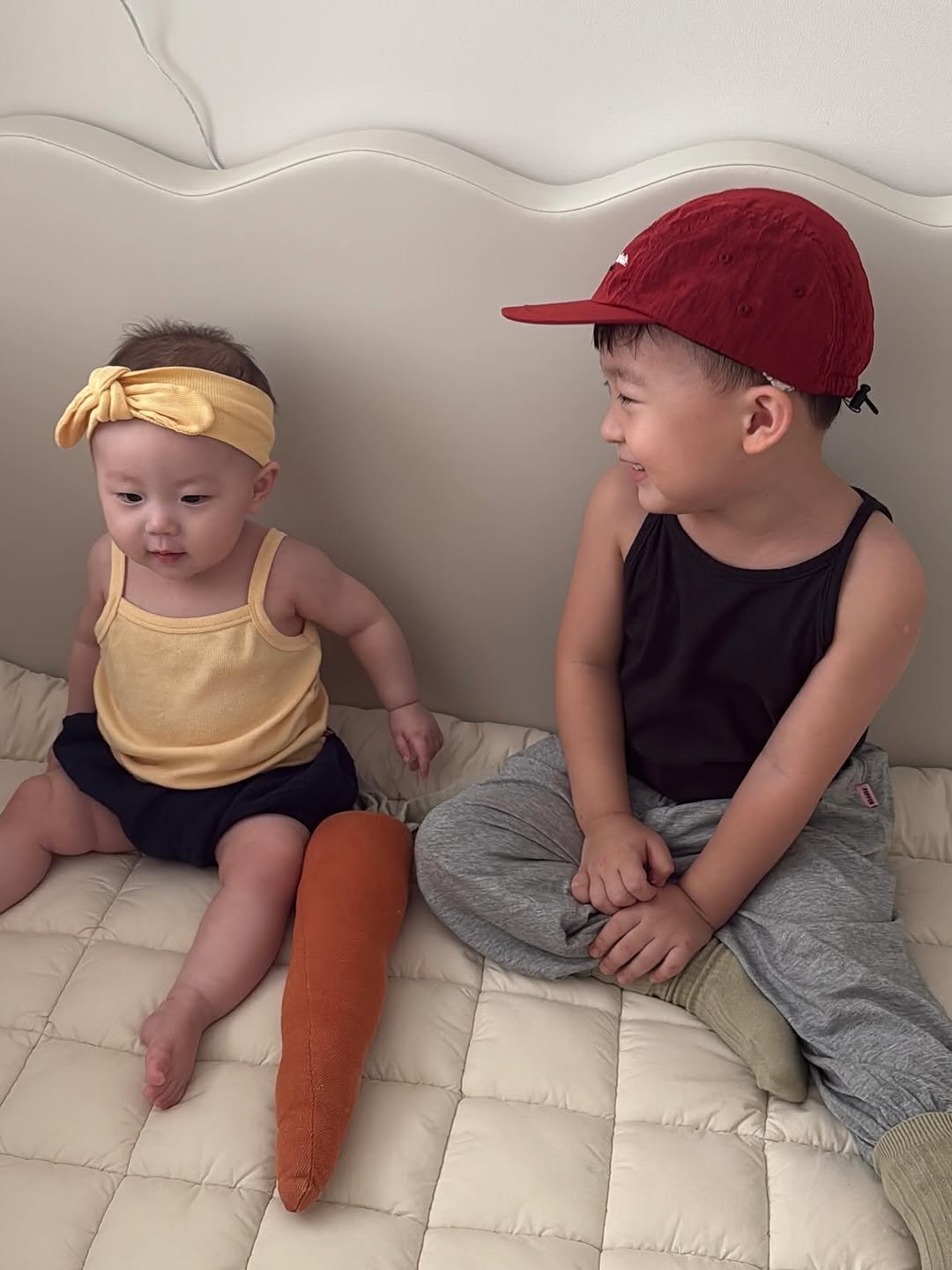 Photo by 이윤아 (태요미네) on August 08, 2025. May be an image of 2 people, baby, people smiling, hat, turban and text.