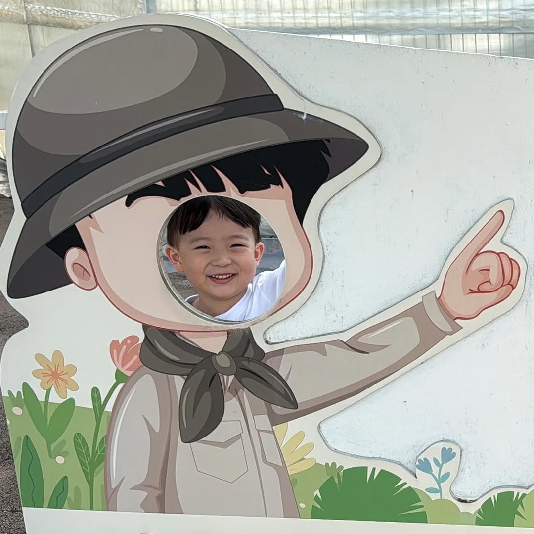 Photo by 이윤아 (태요미네) on August 12, 2025. May be an image of 1 person, child and text.