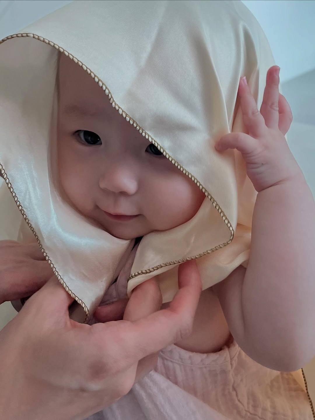 Photo by 이윤아 (태요미네) on August 09, 2025. May be an image of 1 person, baby, headscarf, cloak, head covering and text.