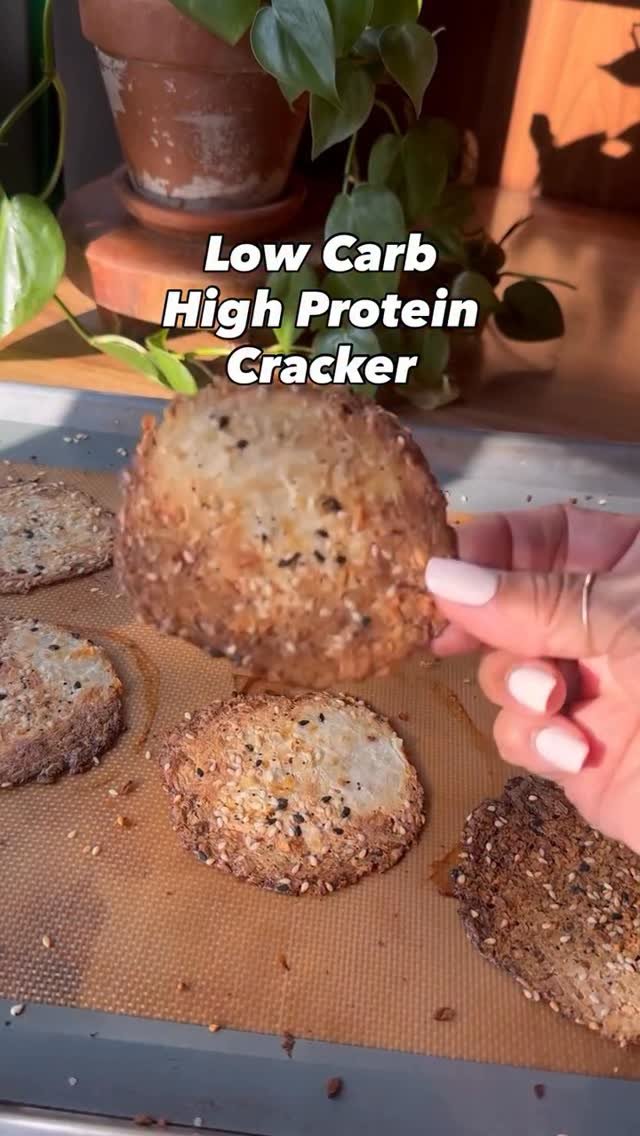 lowcarbnorma 게시물 이미지: Low Carb High Protein Cracker with only 2...