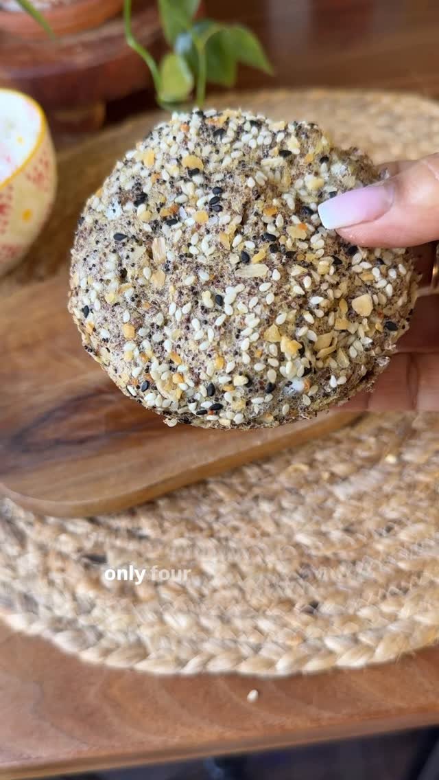 lowcarbnorma 게시물 이미지: 90 second bread with only four ingredients. No...