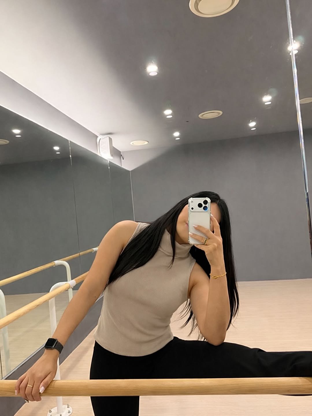 lua.fit_s7 게시물 이미지: -
마음에 들어🤍

오랜만에 스트레칭도 하고 오운완🫶

터틀넥 브라탑은 운동할 때...