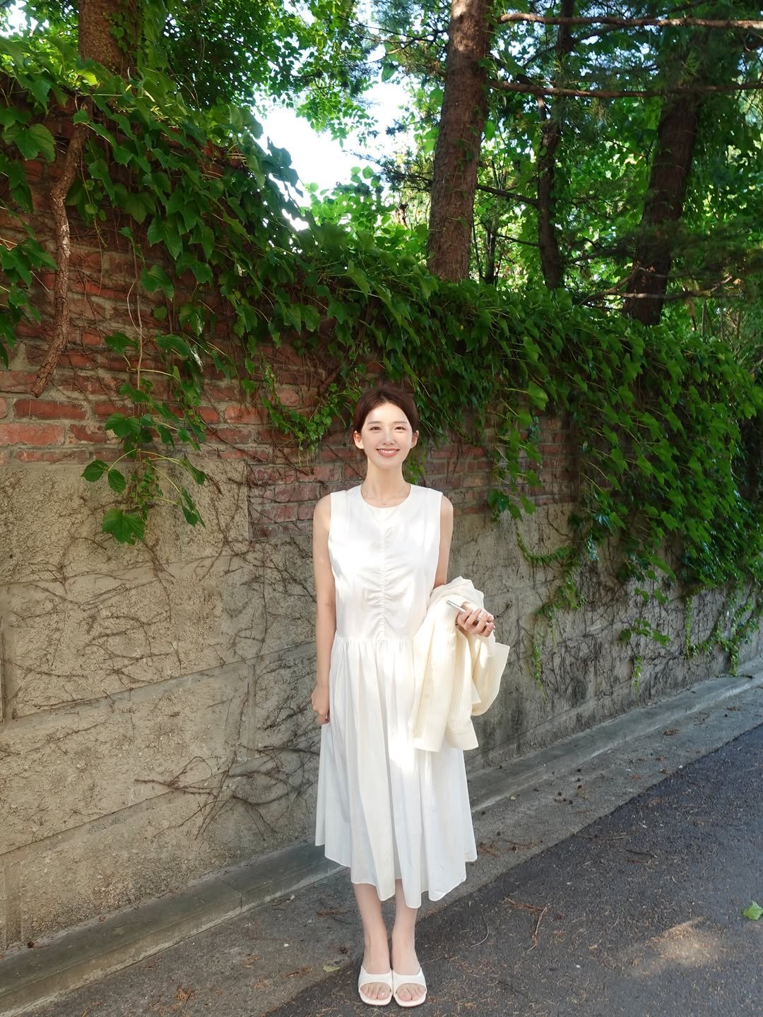 lub_yoons2 게시물 이미지: 한 여름의 꿈 난 역시 맑고 깨끗한게 좋아🍀🌱🍃💚🥦🍏
첫 장은 내 빙구 웃음으로 😁😁