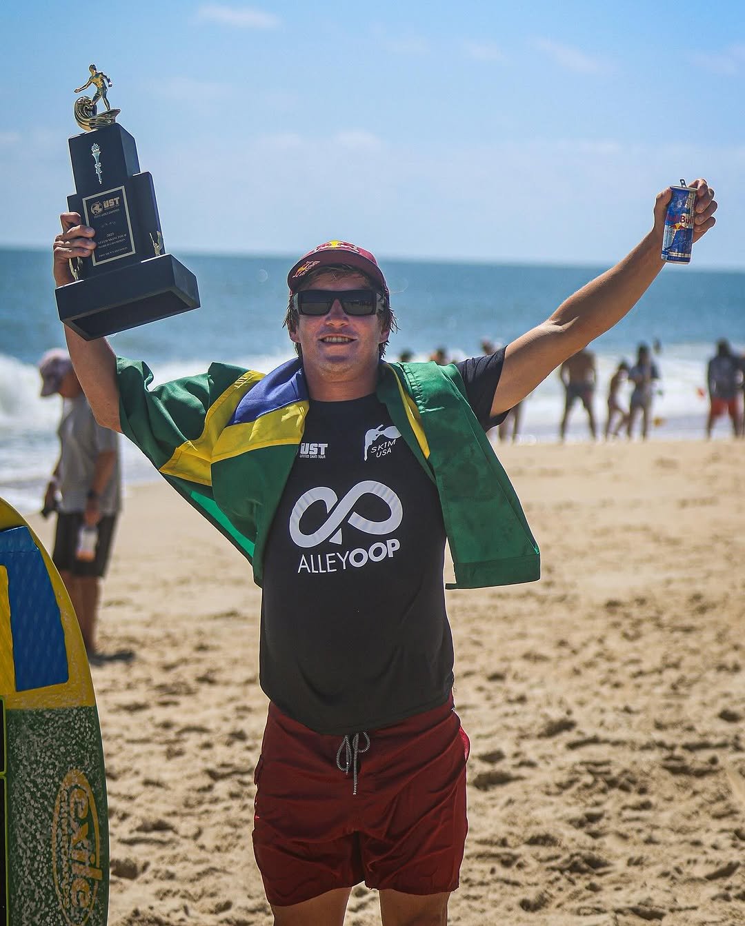 Photo by Lucas Fink on August 10, 2025. May be an image of 2 people, surfboard, skateboard, beach and text that says 'هممی UST CO ALLEYOOP'.