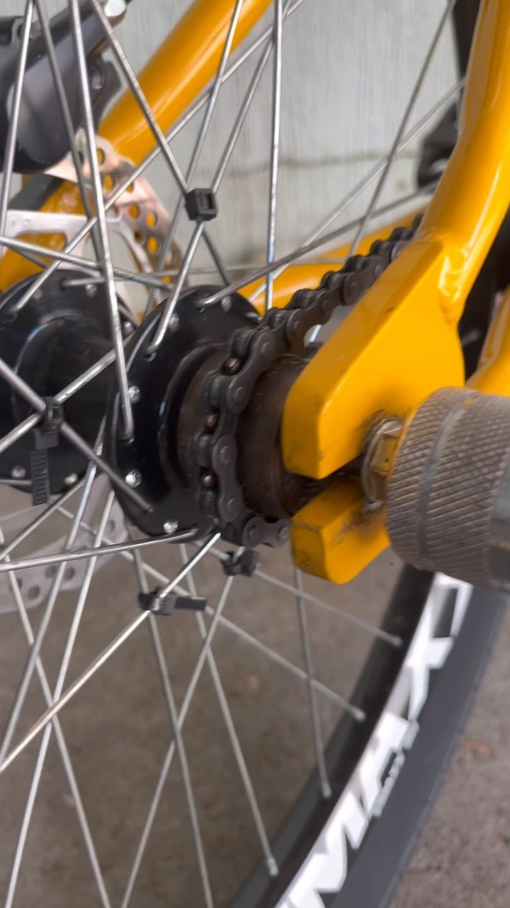 lucasparisato 게시물 이미지: CHEIRINHO DE QUEIMADO 🥵🔥

#graudebike #explore...