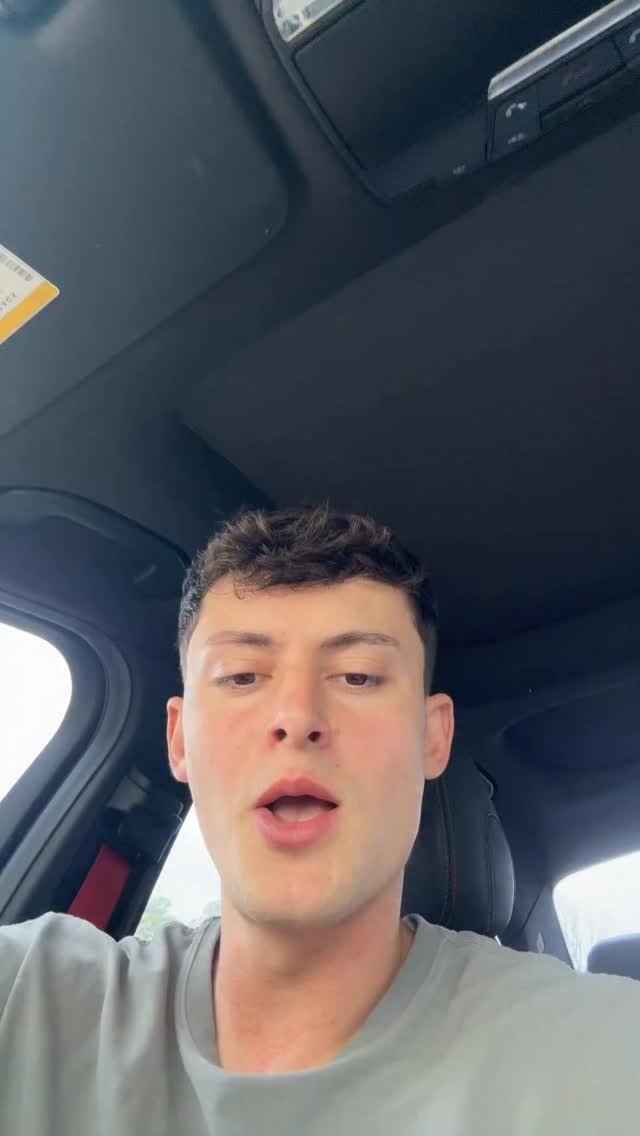 lucaspopan 게시물 이미지: Buddy almost broke character on this one...