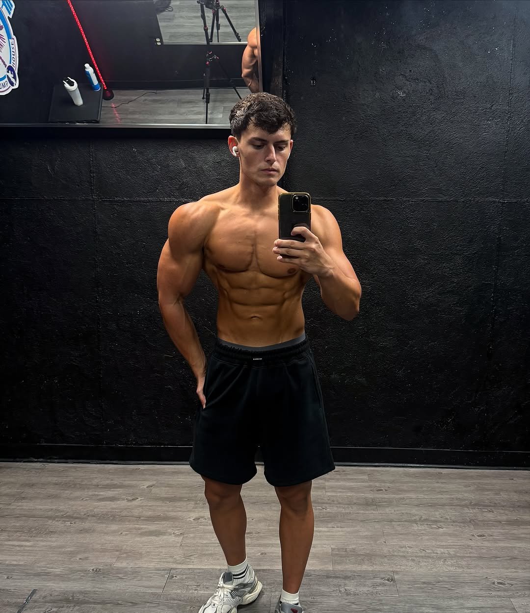 Photo by Lucas Popan on September 19, 2025. May be an image of one or more people, biceps and people bodybuilding.