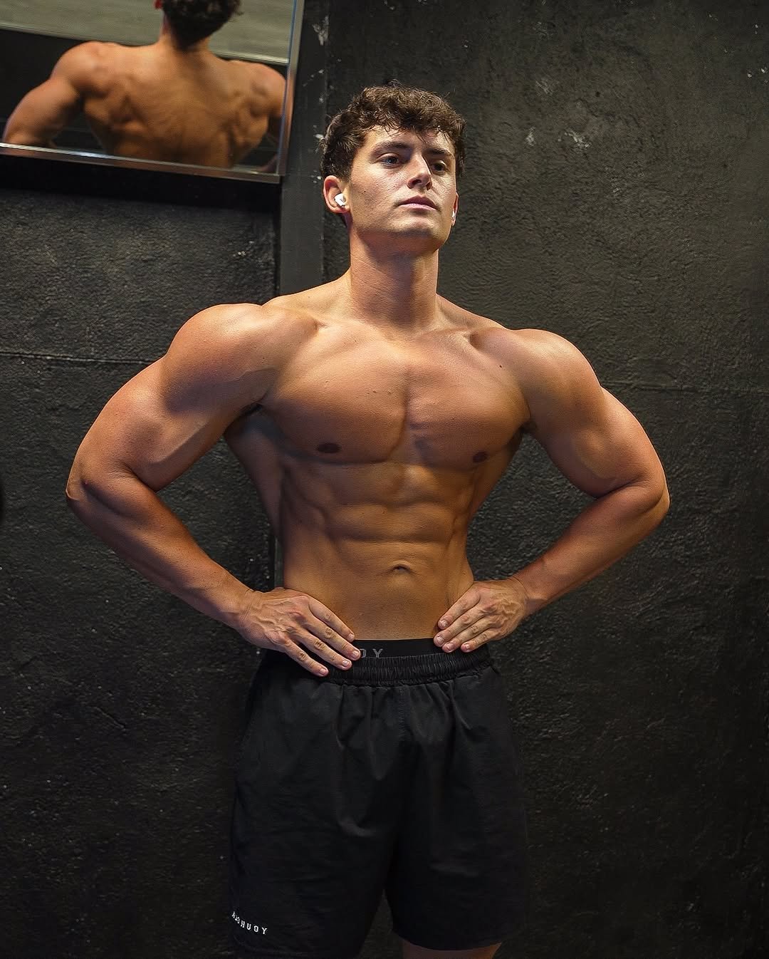 Photo by Lucas Popan on September 07, 2025. May be an image of one or more people, biceps, people bodybuilding, activewear and sportswear.