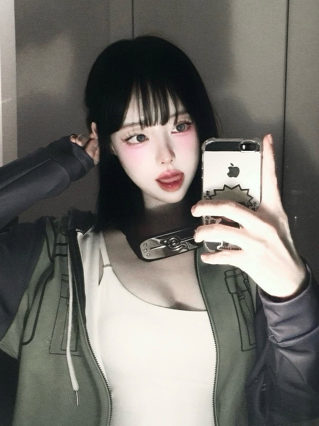 Photo by 럭키비키랜드 on November 09, 2025. May be a selfie of one or more people, hair, makeup, parka, mirror and text.