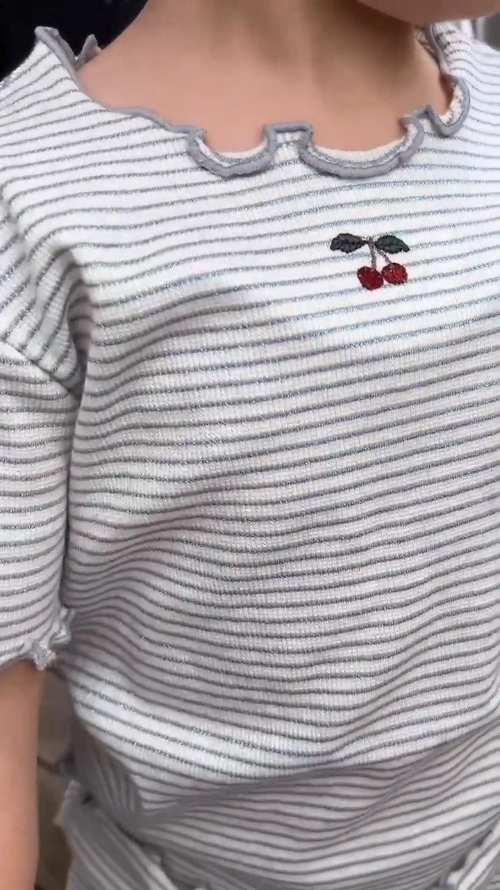luksusbaby_kr 게시물 이미지: 여름 더위엔 역시 이런 귀여운 세트가 최고죠 🍒🥹

Konges Sløjd Roli...