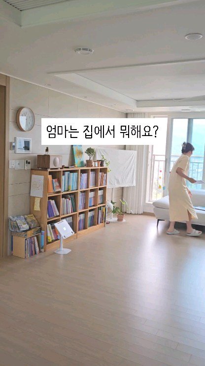 lumi_haru 게시물 이미지: 엄마는 집에서 쉴 수 있어서 좋겠다는
천진난만 딸래미를 어쩌면 좋아요 😳

등원...