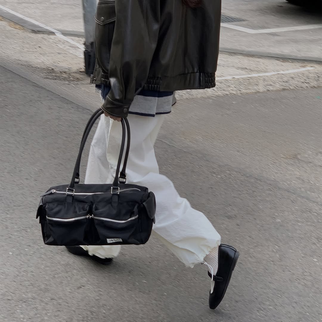 luth_product 게시물 이미지: 데일리백 보부상들을 위한 NYLON CARGO BAG
괴물수납력🧟‍♀️ 스포티하지만...