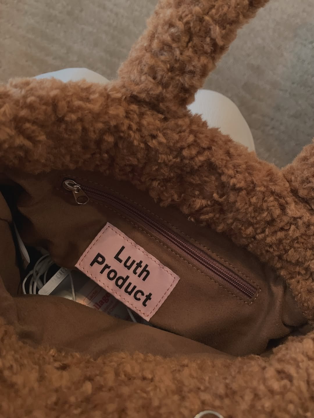 Photo by LUTH on December 05, 2025. May be an image of duffle coat, purse, fur, sling, pouch and text that says 'Product Luth'.
