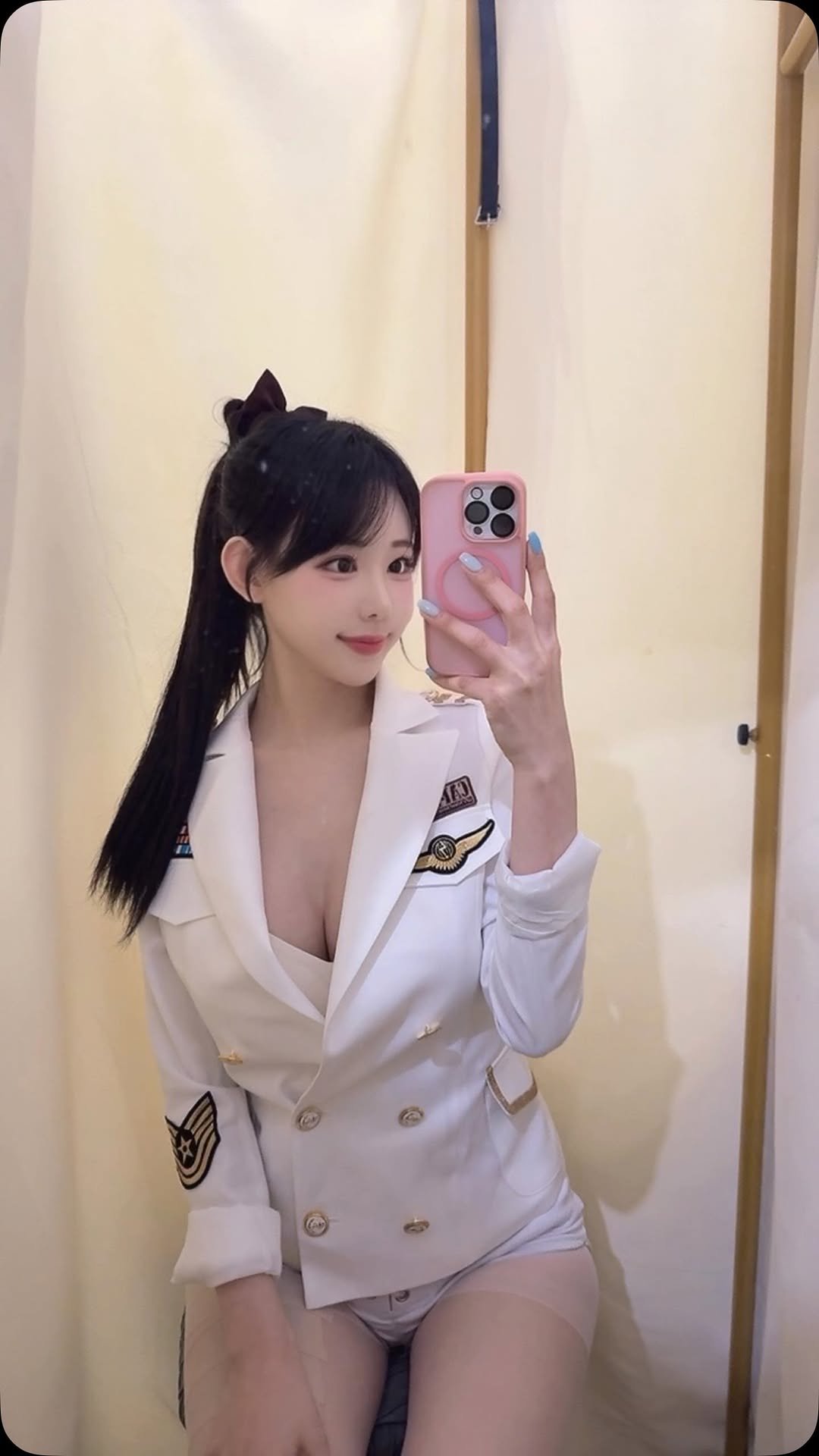 luvbbeen 게시물 이미지: 오늘도 [유튭-퍼스트클래스] 💗
#제복 #코스프레 #포니테일 #sexy