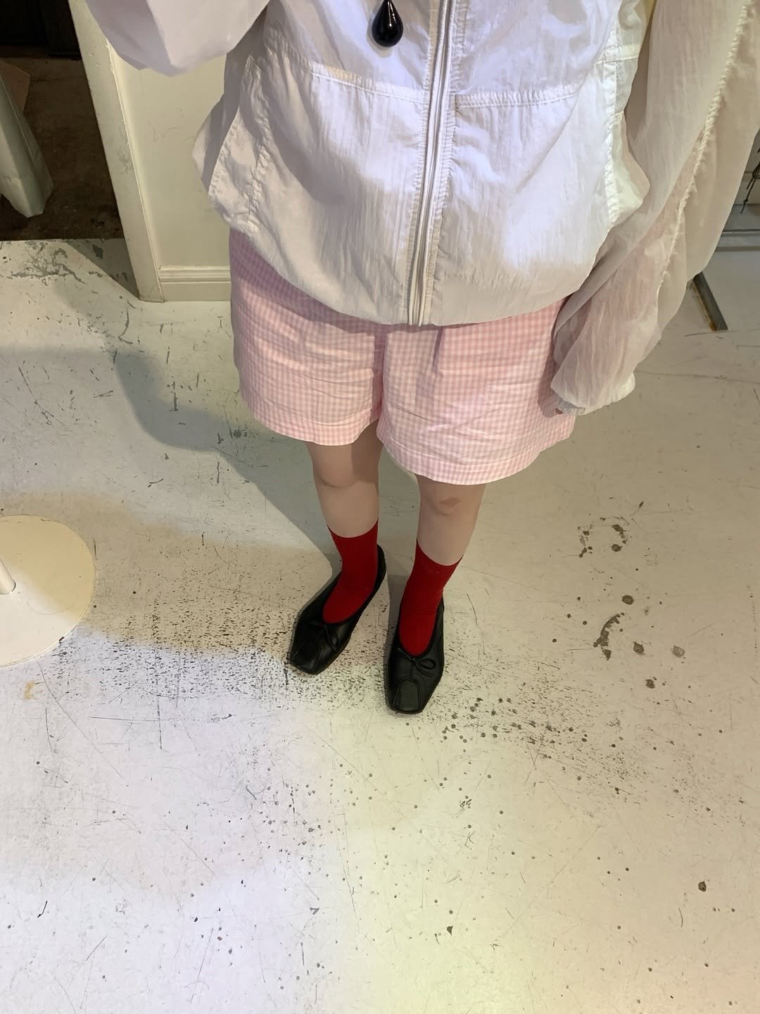 Photo shared by @제영 on August 17, 2025 tagging @toewel_home. May be an image of 1 person, duffle coat, raincoat, shorts, kilt, miniskirt and text.
